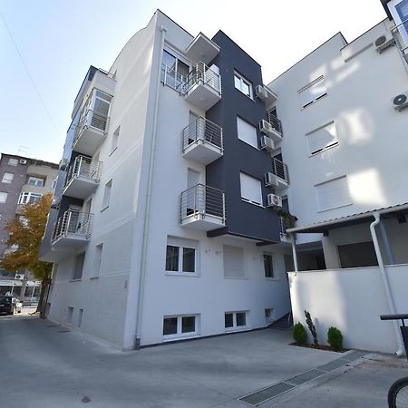 Apartment Sinisa With Garage Novi Sad Esterno foto
